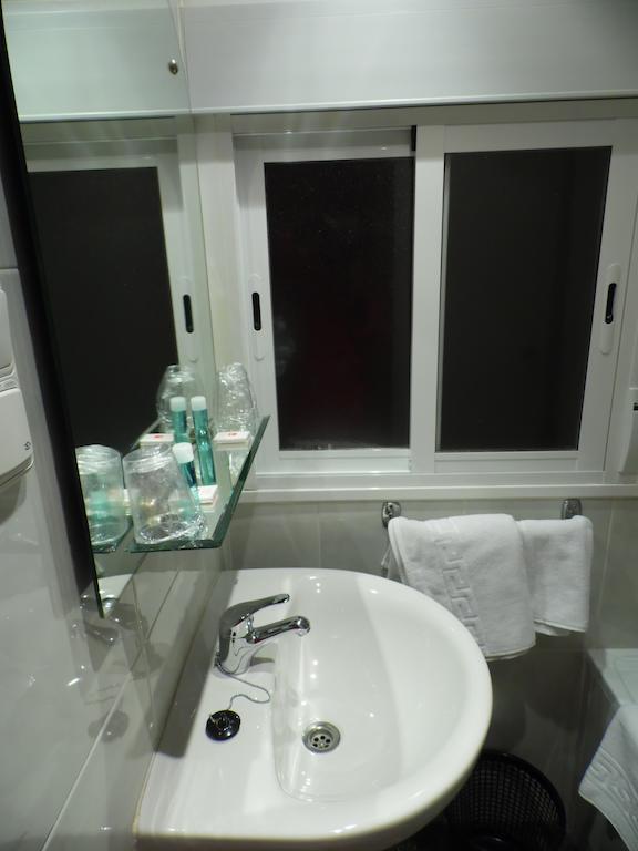Single Room with Private External Bathroom
