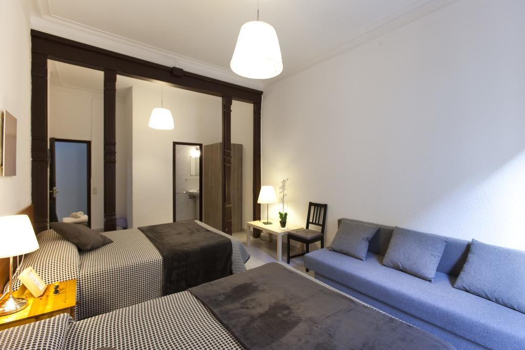 Vierbettzimmer mit Dusche