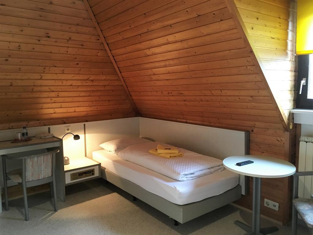 Einzelzimmer mit Badewanne