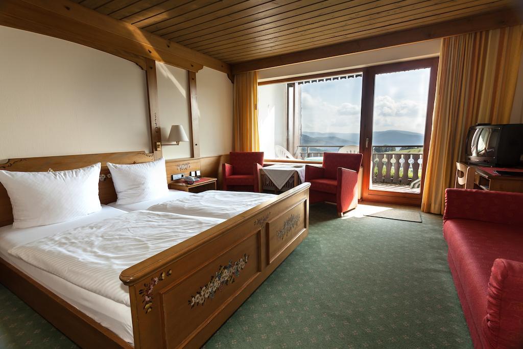 Standard Doppelzimmer mit Balkon - Zugang zum Innenpool
