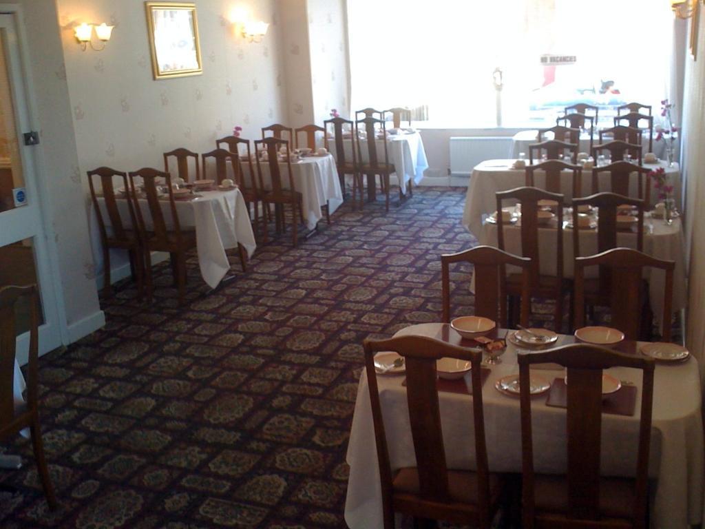 Large Deluxe Family Suite (5 People)