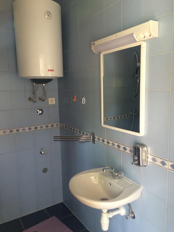 Tweepersoonskamer met een Eigen Externe Badkamer