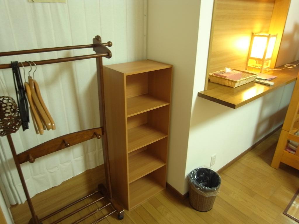 Cama en habitación femenina compartida de 4 camas