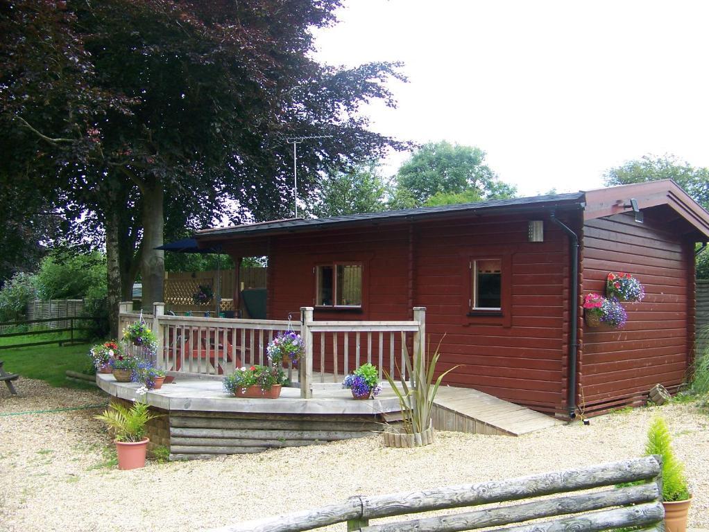 Log Cabin with Hot Tub (2 Adults)