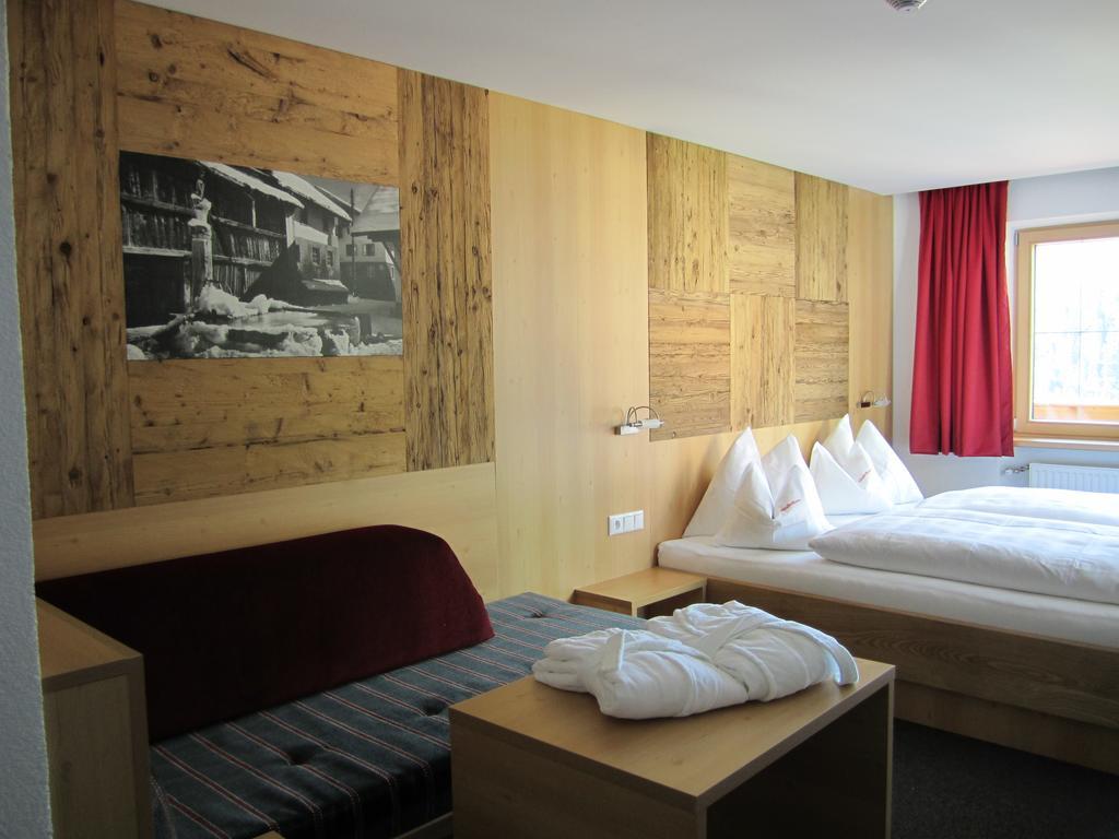 Deluxe Double Room with Balcony,265405405:JPEG