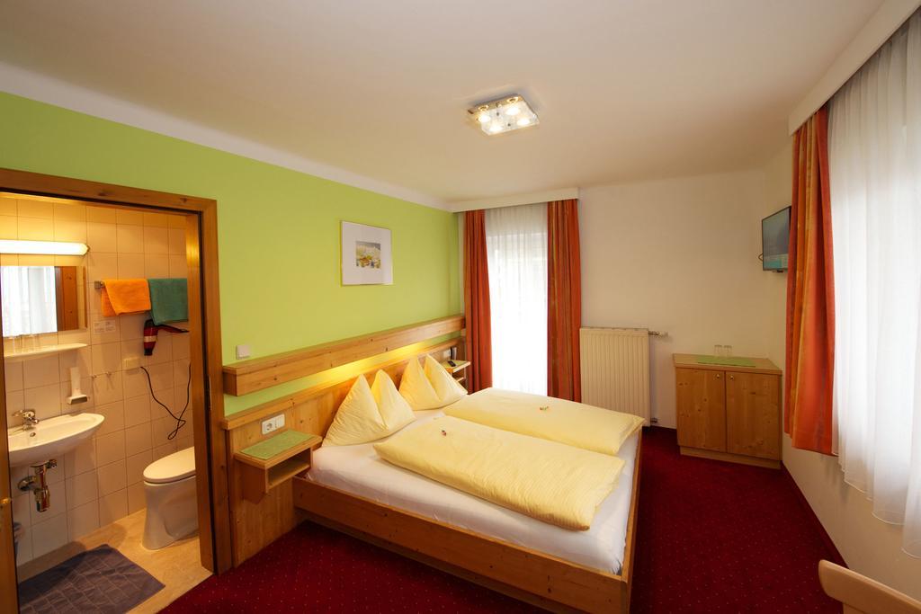 Double Room with Shower and Toilet and Balcony,320955817:JPEG