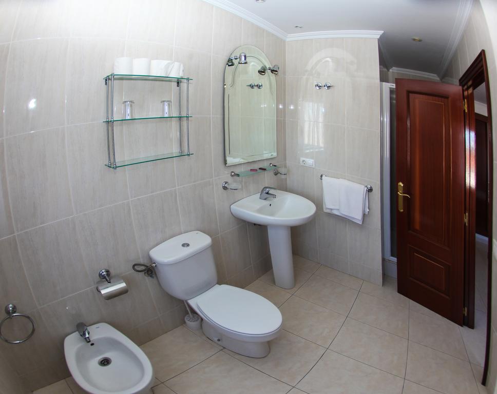 Twin Room Private Bathroom,364481746:JPEG