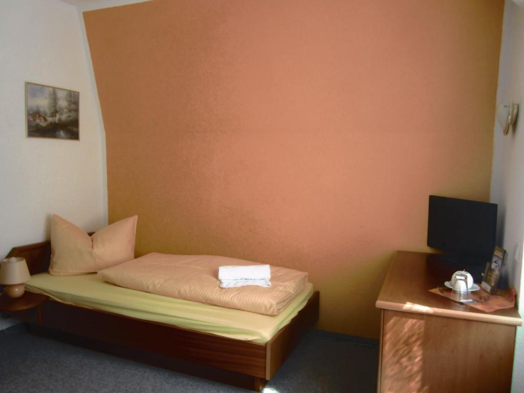 Single Room,239684529:JPEG