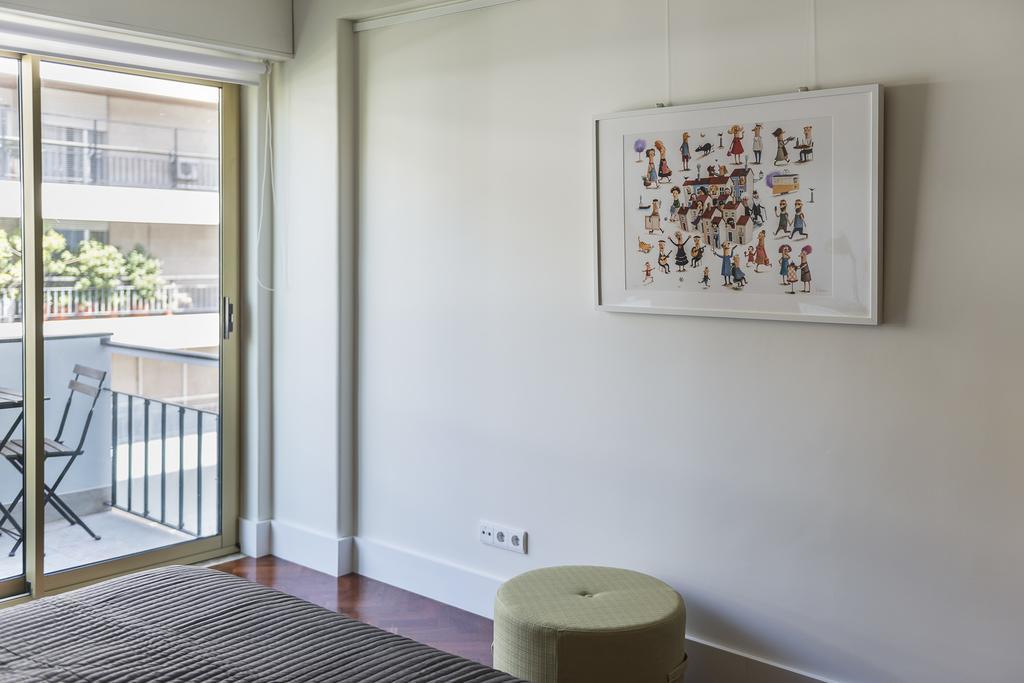 Suite Balcony,329448670:JPEG