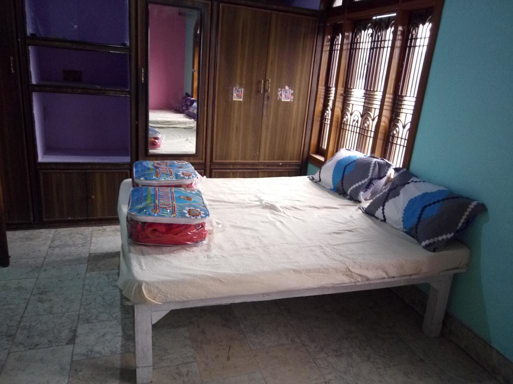 Deluxe Double Room (2 Adults + 1 Child)