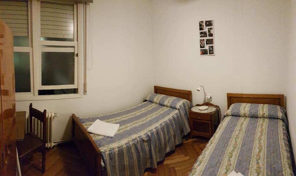 Interior Twin Room,774075409:JPEG