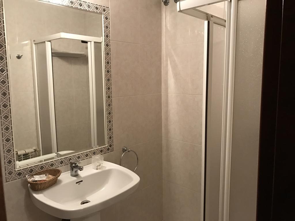 Single Room without Window,379661371:JPEG