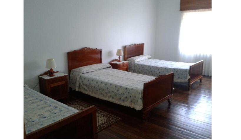Habitación Triple Básica con baño compartido