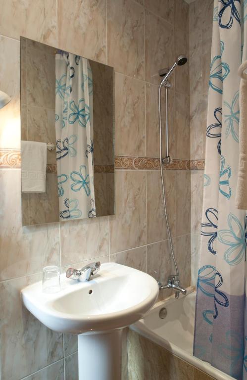 Single Room Private Bathroom,186445234:JPEG