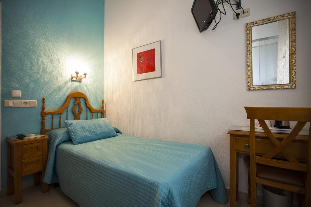 Habitación individual con aseo compartido