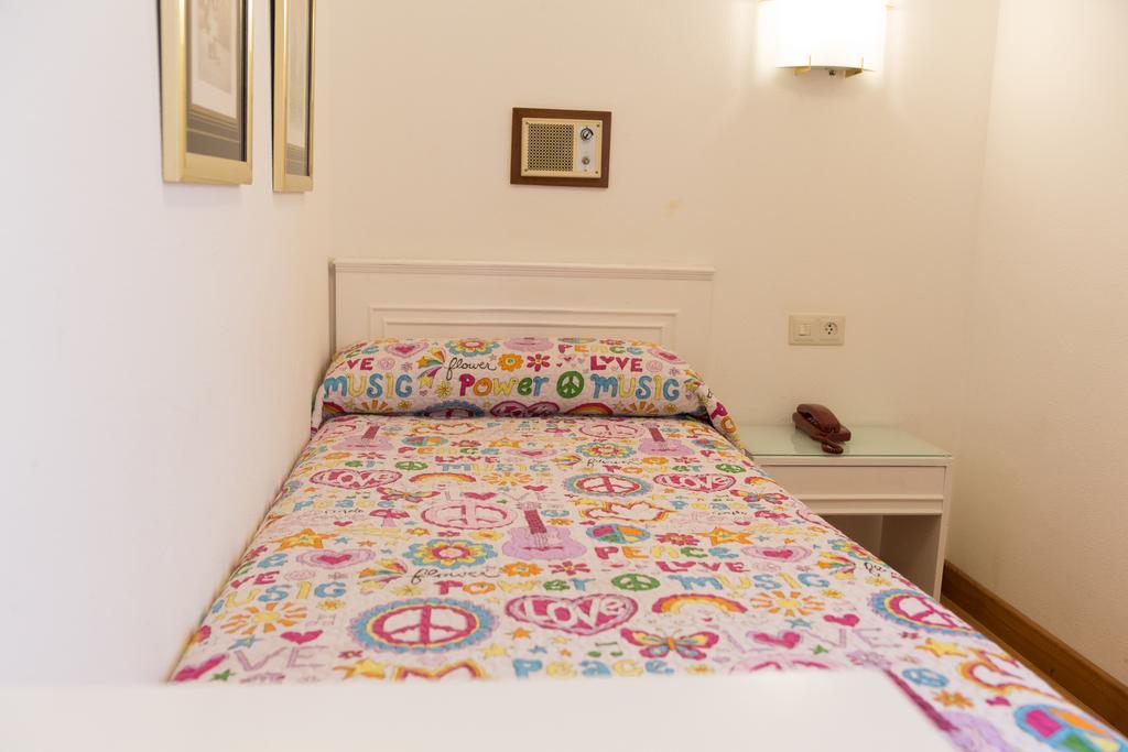 Single Room with Private Bathroom
