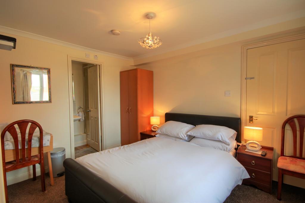 Double Room with Private Bathroom,396266973:JPEG