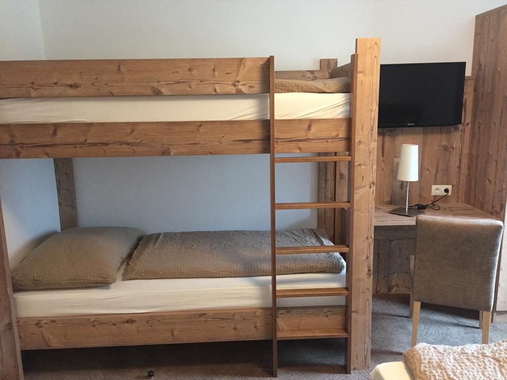 Family Room,400411512:JPEG