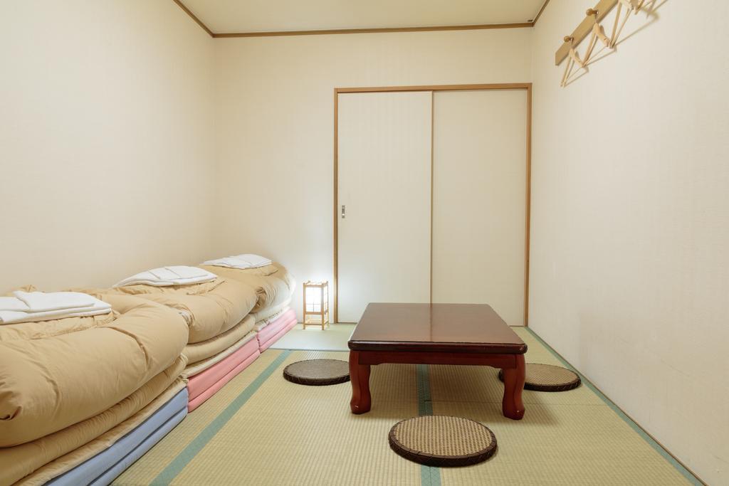 Habitación de estilo japonés con baño privado