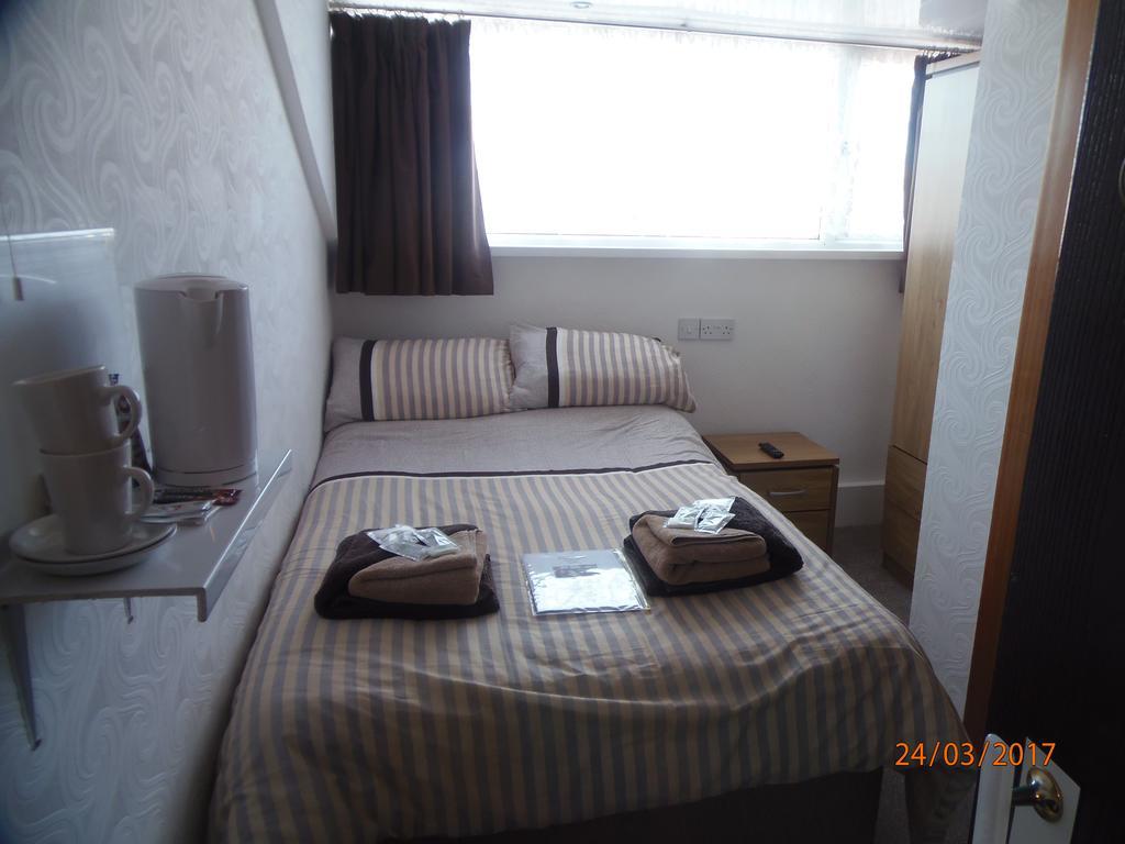 Small Double Room,243116121:JPEG