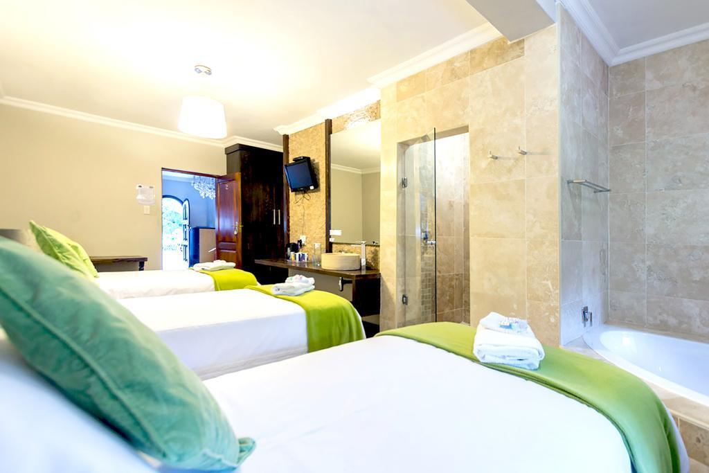 Luxury Triple Single-Bed Room