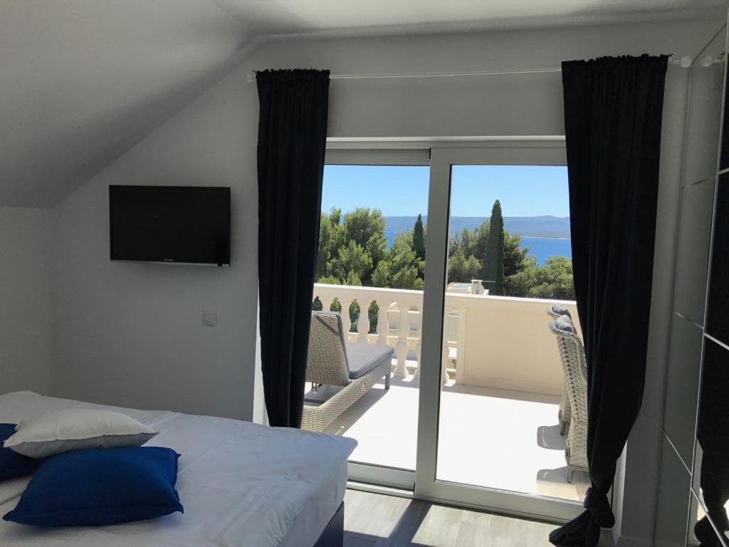 Deluxe Two-Bedroom Apartment with Sea View