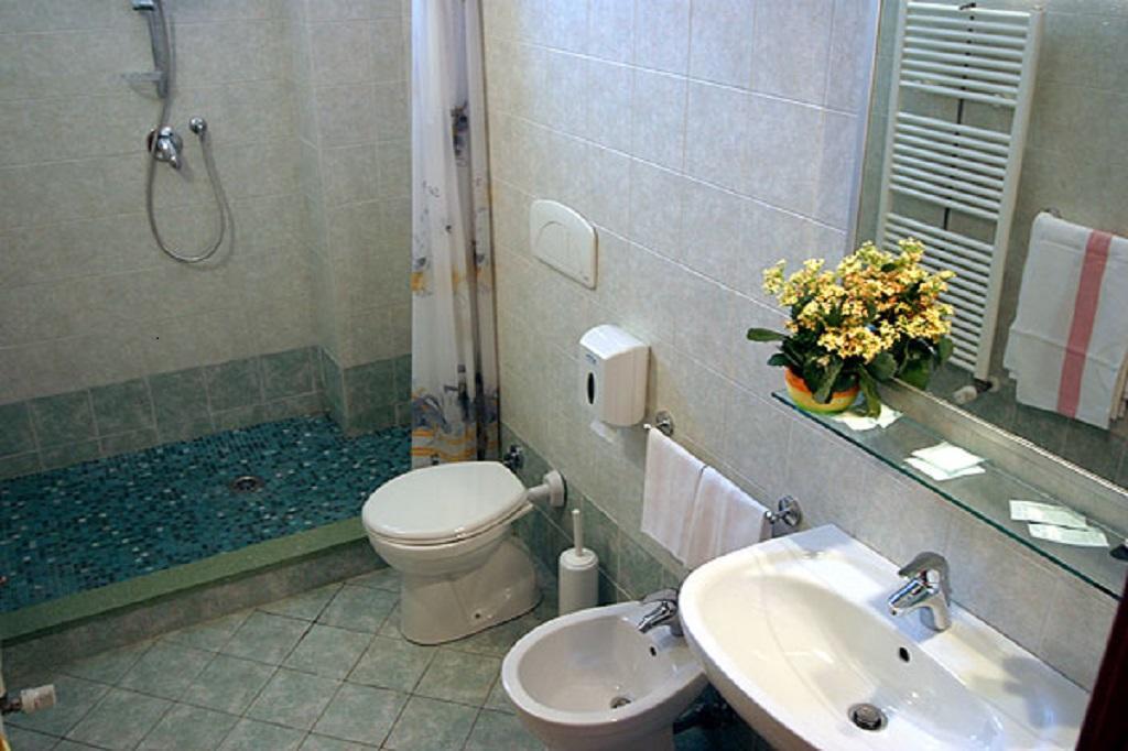 Camera Tripla