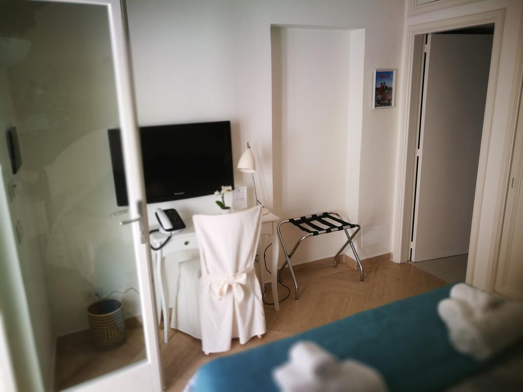 Deluxe Double Room with Bath,407238438:JPEG