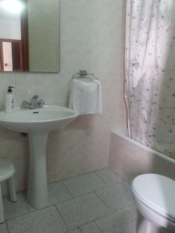 Habitación Doble con baño - 2 camas