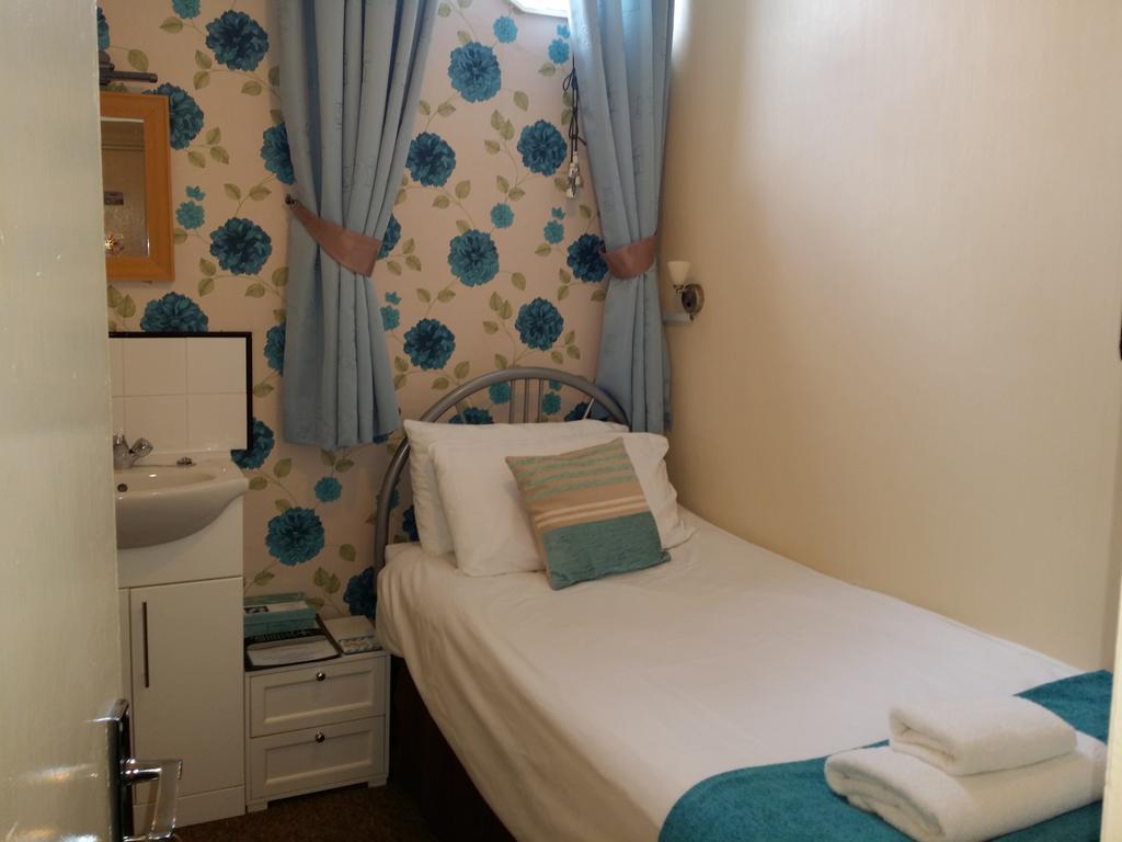 Single Room with Shared Shower and Toilet