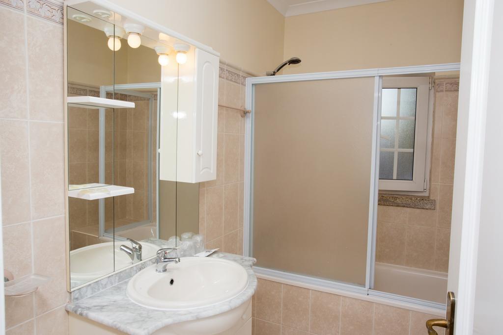 Deluxe Room with Private Bathroom