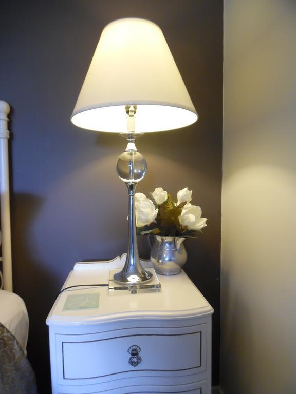 Acacia Queen Suite