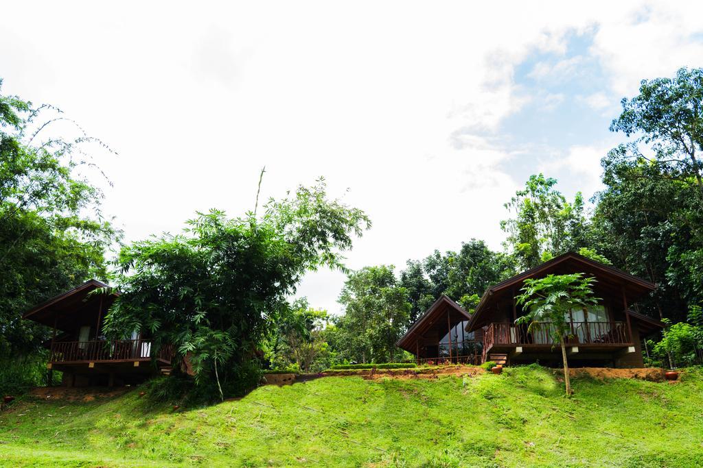 Family Room with Balcony,463149303:JPEG