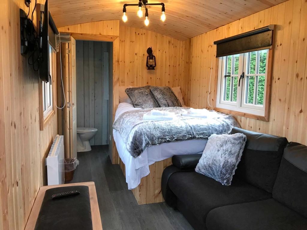 Family Shepherd Hut,464611716:JPEG