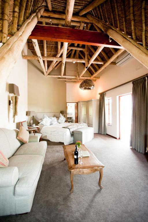 Executive Honeymoon Suite, Euryanthe