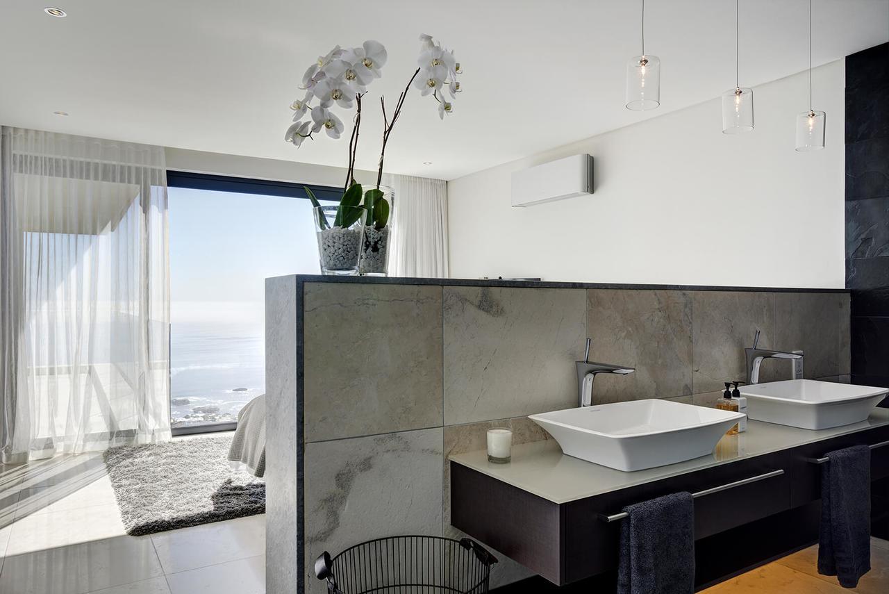 Deluxe tweepersoonskamer met balkon en uitzicht op zee
