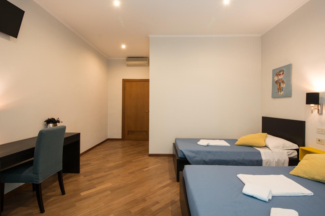 Comfort Triple Room Shower