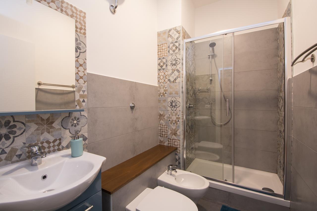 Comfort Triple Room Shower