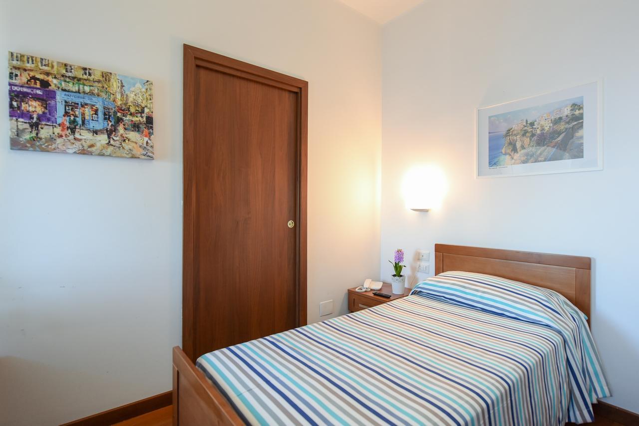 Single Room with Sea View,529435014:JPEG