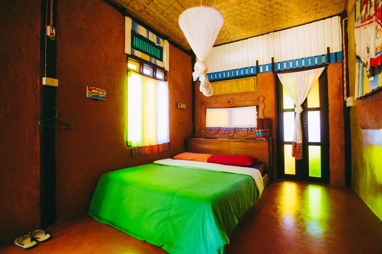 Bungalow with Fan,559148649:JPEG