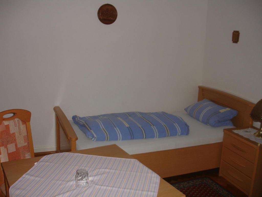 Einzelzimmer mit Gemeinschaftsbad
