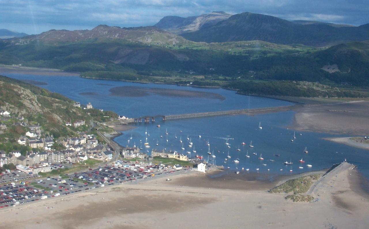 Deluxe King Suite,624122905:JPEG