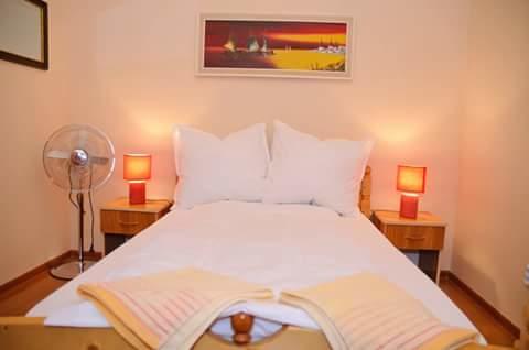 Habitación con 2 camas grandes