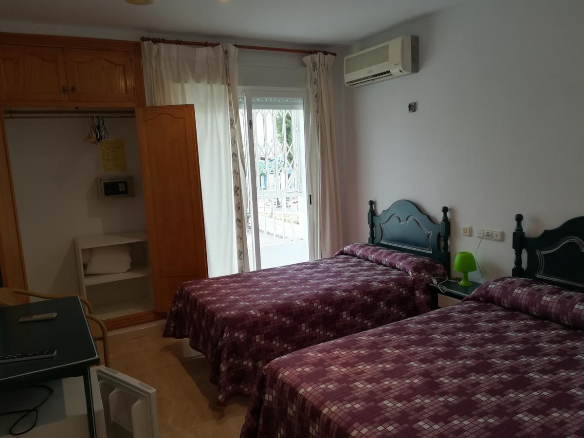 Triple Room,630307842:JPEG