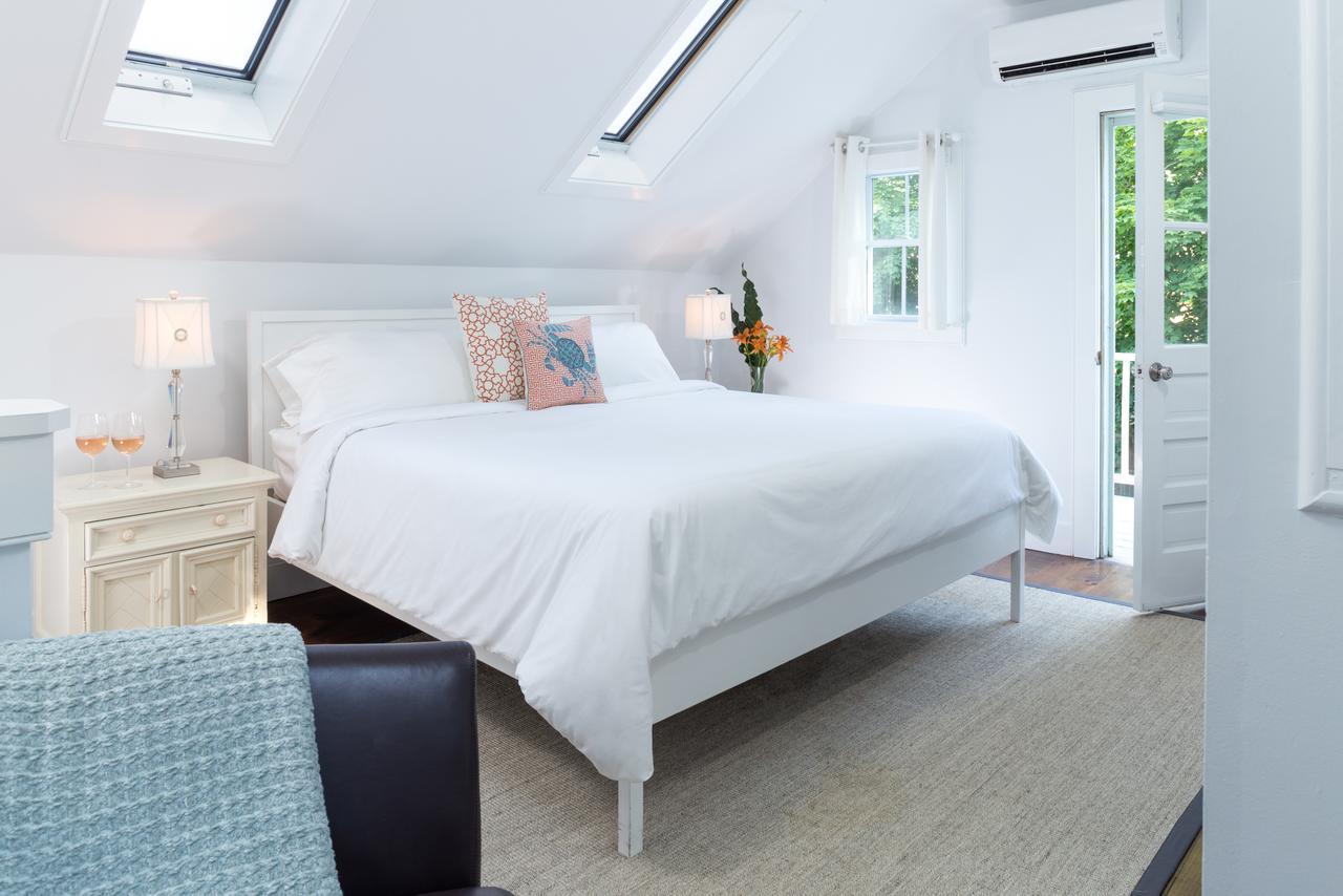 Deluxe King Room,638343603:JPEG