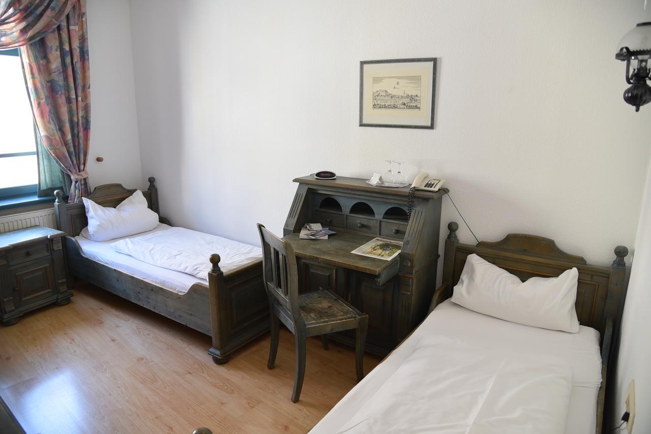 Kleines Zweibettzimmer