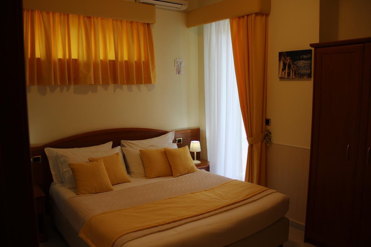 Double or Twin Room,702770617:JPEG