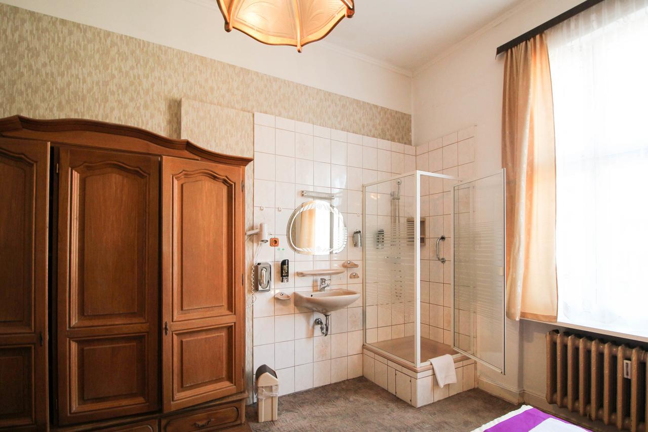 Habitación Doble con ducha privada y wc compartid