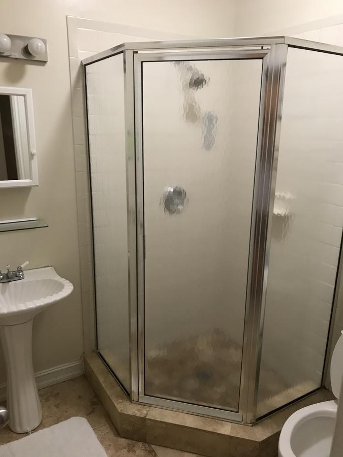 Room with Shared Bathroom 23B - Men Only,641686821:JPEG