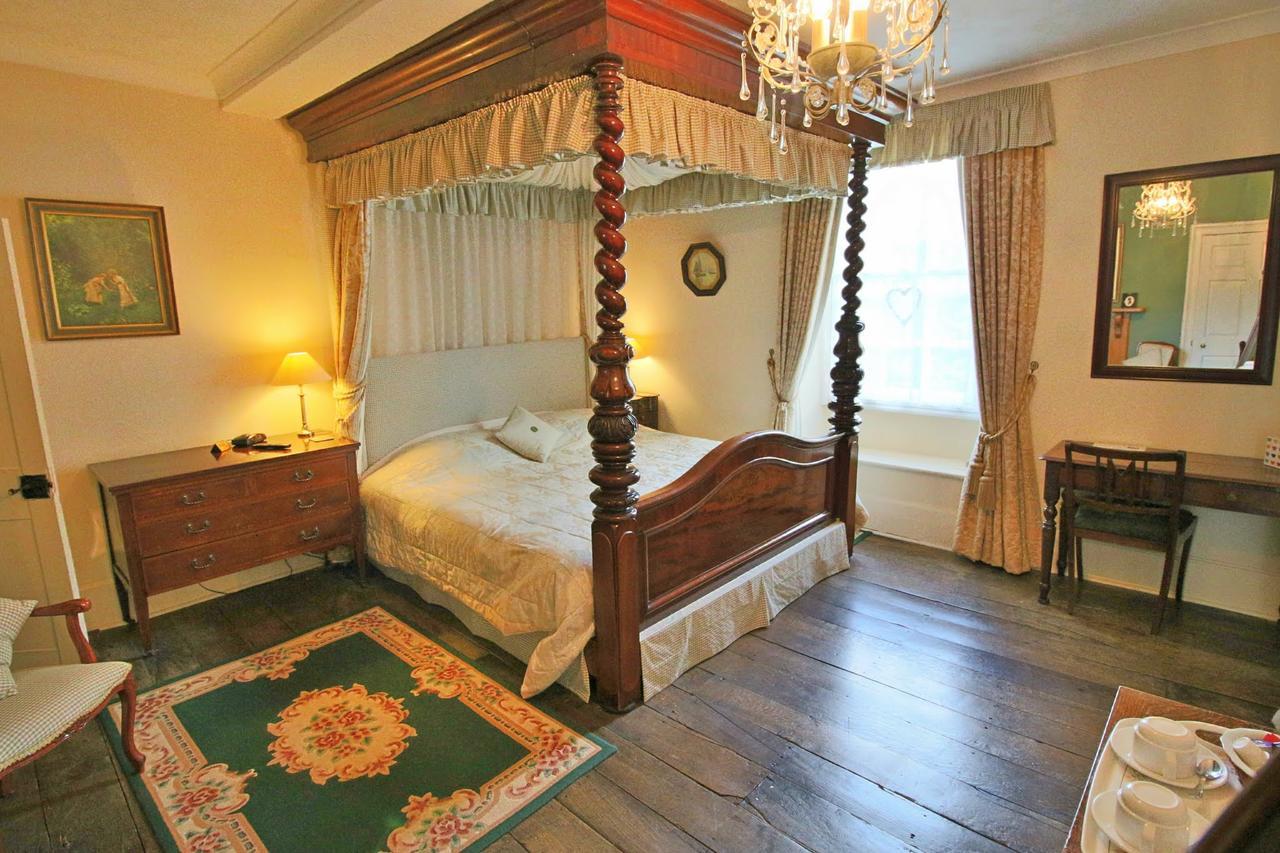 Superior Double Room with Four Poster Bed